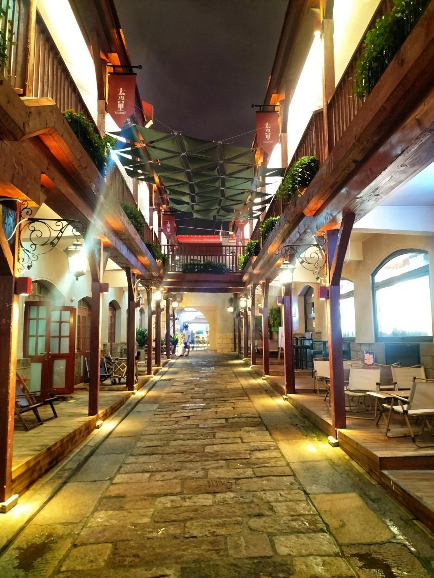 Hua Qi Kaiserdom Hotel Zhongshan Road St Michael'S Cathedral And Zhanqiao Pier Qingdao Extérieur photo