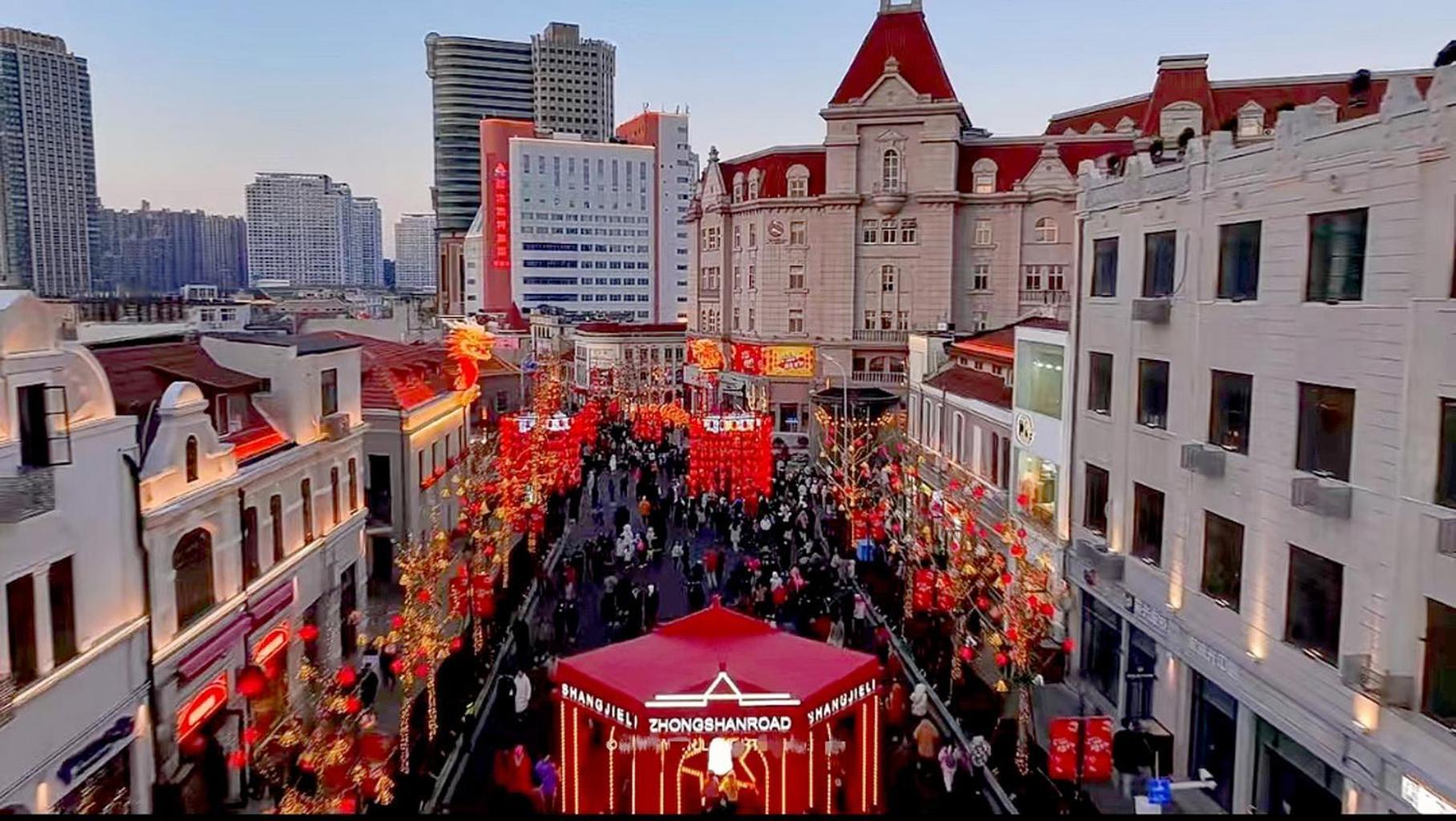 Hua Qi Kaiserdom Hotel Zhongshan Road St Michael'S Cathedral And Zhanqiao Pier Qingdao Extérieur photo
