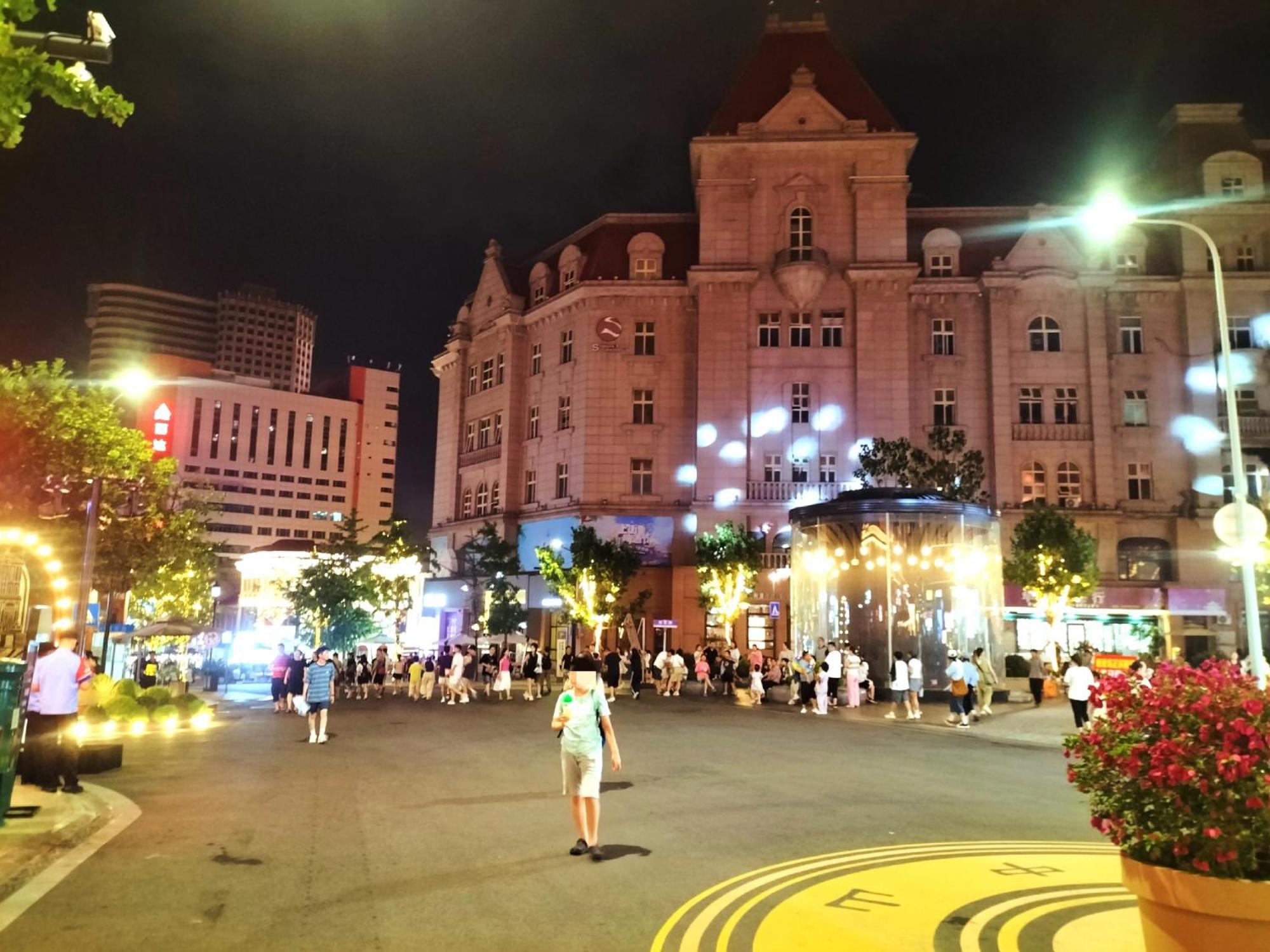 Hua Qi Kaiserdom Hotel Zhongshan Road St Michael'S Cathedral And Zhanqiao Pier Qingdao Extérieur photo