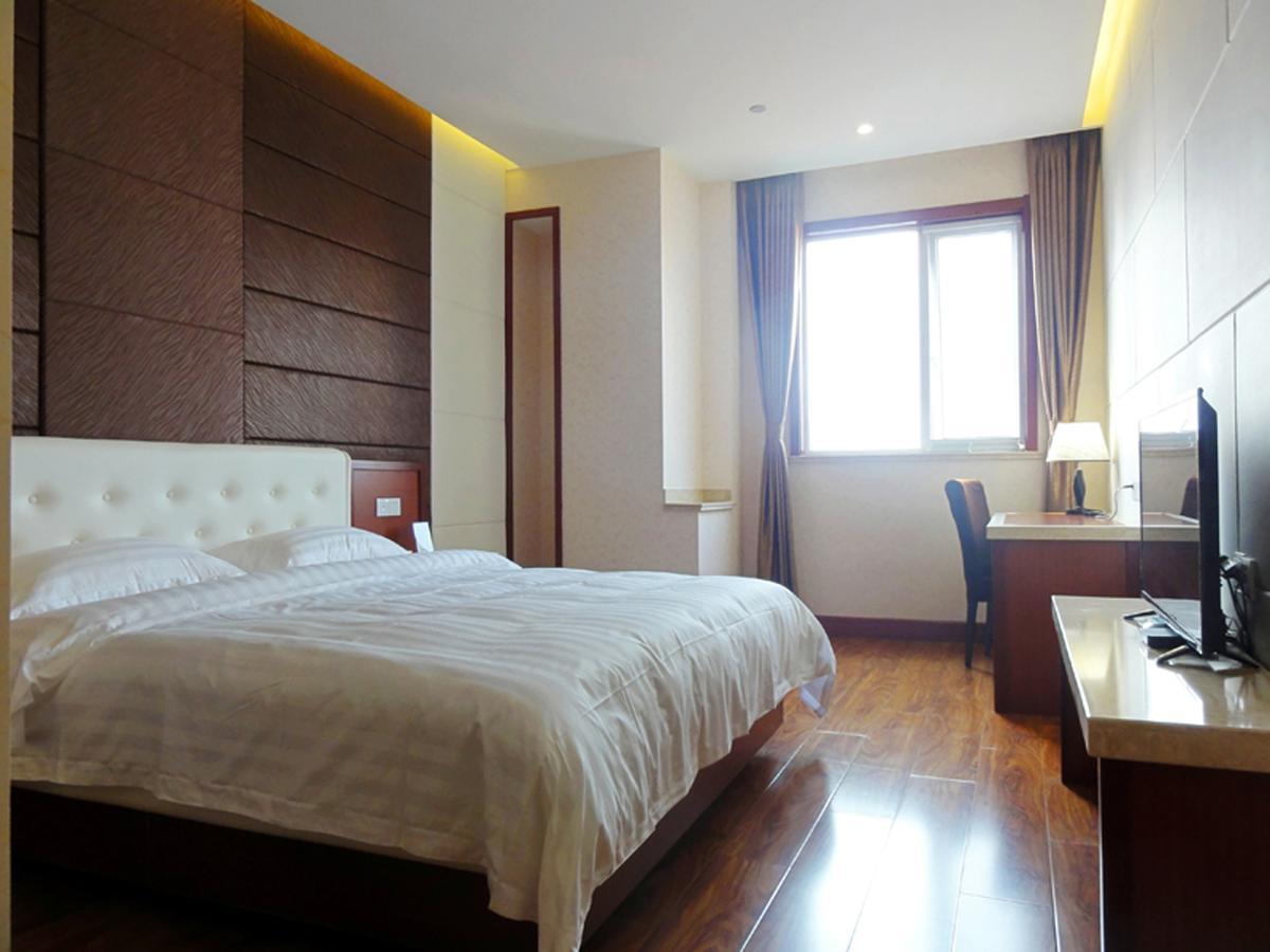 Hua Qi Kaiserdom Hotel Zhongshan Road St Michael'S Cathedral And Zhanqiao Pier Qingdao Extérieur photo
