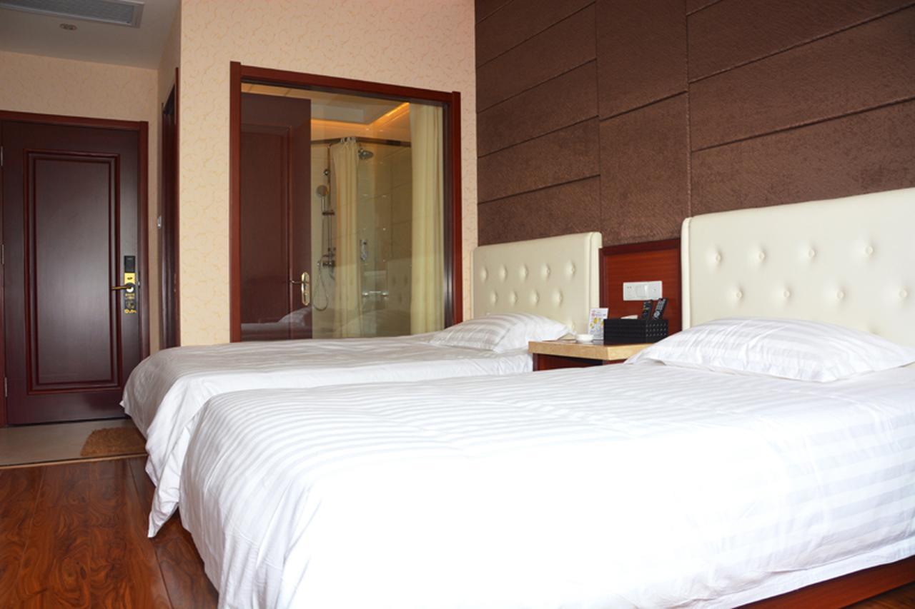 Hua Qi Kaiserdom Hotel Zhongshan Road St Michael'S Cathedral And Zhanqiao Pier Qingdao Extérieur photo