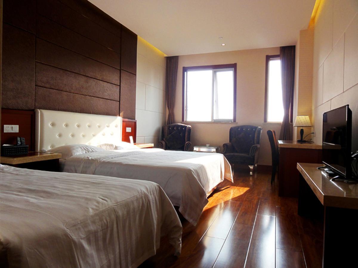 Hua Qi Kaiserdom Hotel Zhongshan Road St Michael'S Cathedral And Zhanqiao Pier Qingdao Extérieur photo