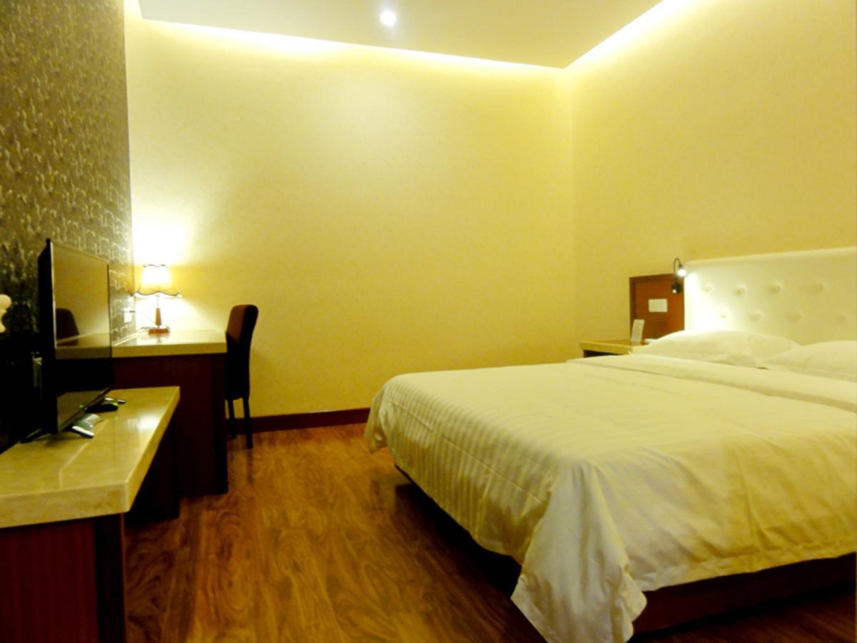 Hua Qi Kaiserdom Hotel Zhongshan Road St Michael'S Cathedral And Zhanqiao Pier Qingdao Extérieur photo