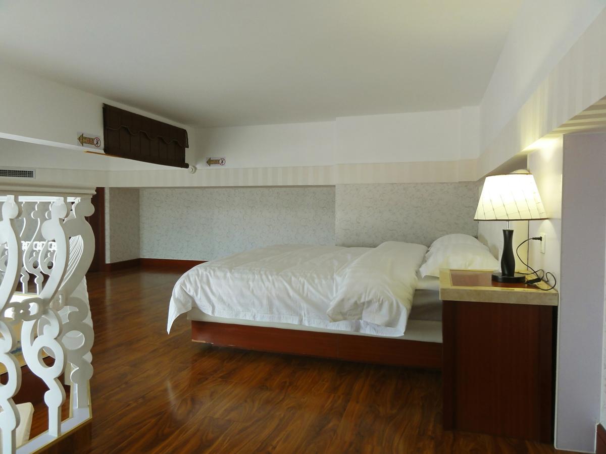 Hua Qi Kaiserdom Hotel Zhongshan Road St Michael'S Cathedral And Zhanqiao Pier Qingdao Extérieur photo