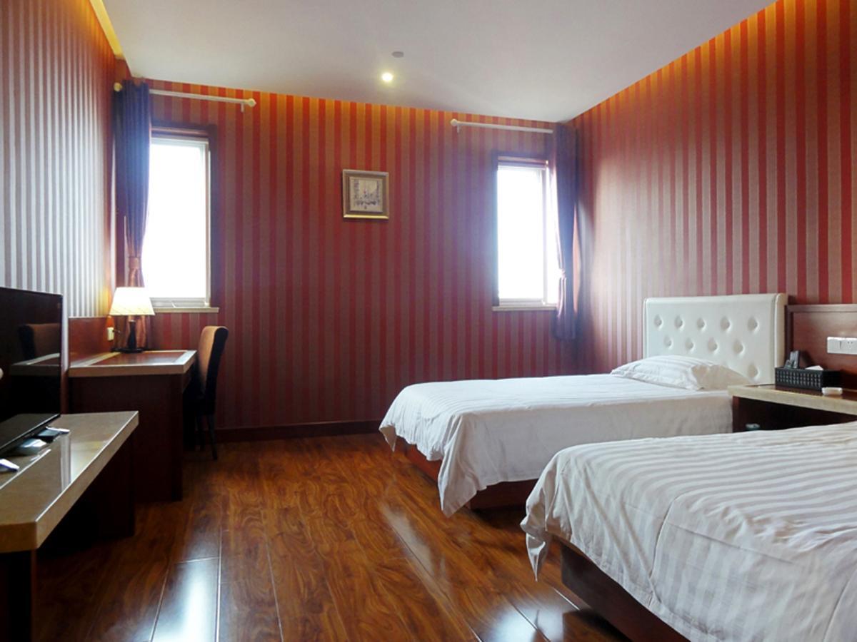 Hua Qi Kaiserdom Hotel Zhongshan Road St Michael'S Cathedral And Zhanqiao Pier Qingdao Extérieur photo