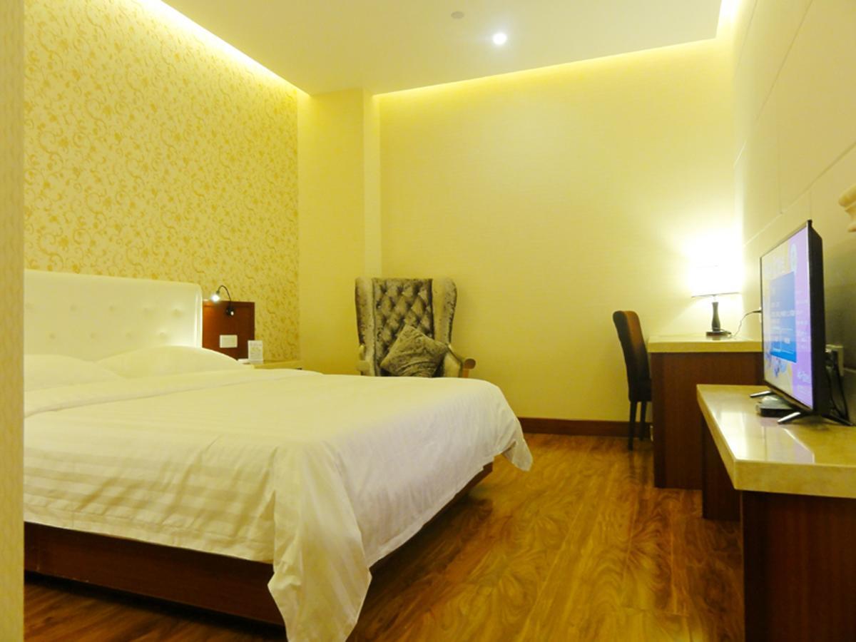 Hua Qi Kaiserdom Hotel Zhongshan Road St Michael'S Cathedral And Zhanqiao Pier Qingdao Extérieur photo