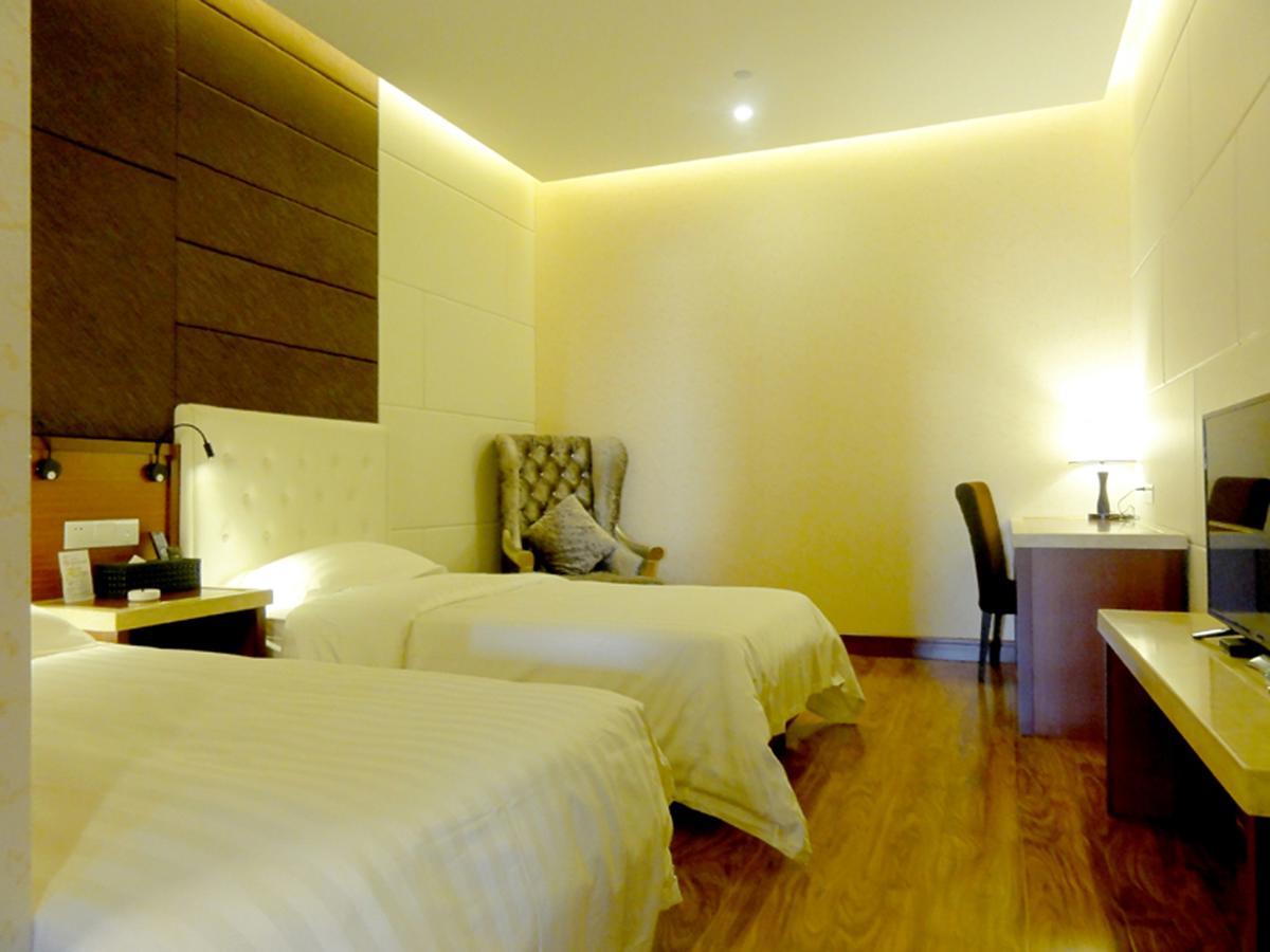 Hua Qi Kaiserdom Hotel Zhongshan Road St Michael'S Cathedral And Zhanqiao Pier Qingdao Extérieur photo