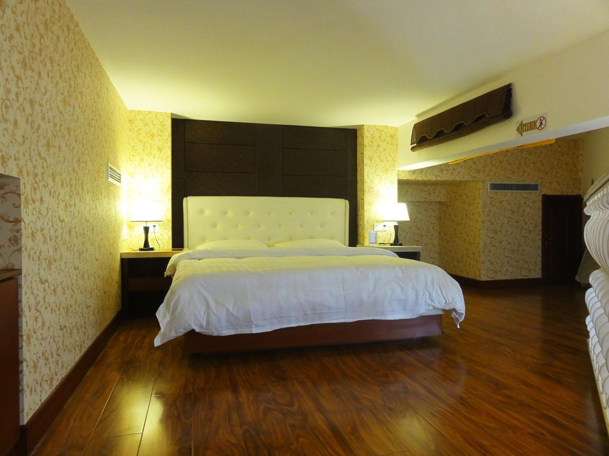 Hua Qi Kaiserdom Hotel Zhongshan Road St Michael'S Cathedral And Zhanqiao Pier Qingdao Extérieur photo
