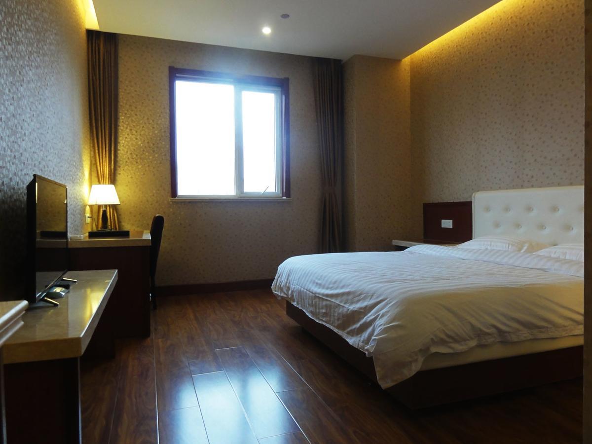 Hua Qi Kaiserdom Hotel Zhongshan Road St Michael'S Cathedral And Zhanqiao Pier Qingdao Extérieur photo